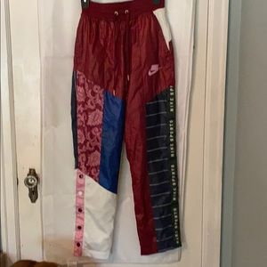 Special edition Nike sportswear joggers. XS